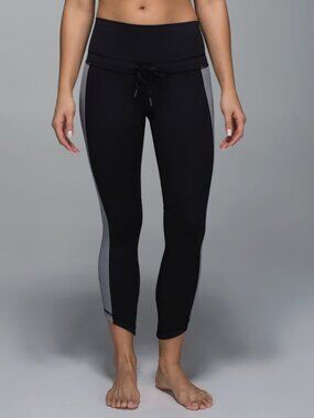 Lululemon Retreat 7/8 Pant in Black/Heathered Slate size 6